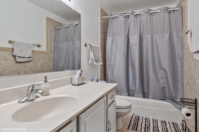 Building Photo - 6610 Pinehurst Ct