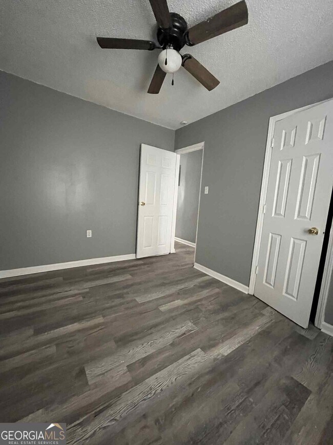 Building Photo - 2062 Mutual Ave