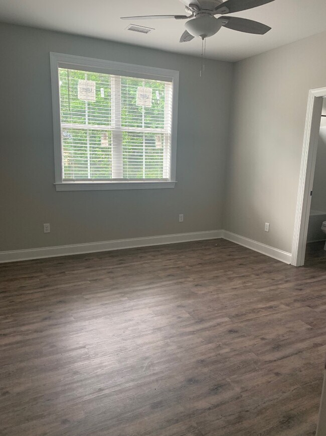 Building Photo - 3325B Dellpar Ln