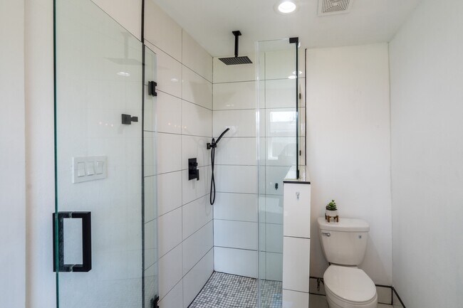 Building Photo - 810 Jerry St