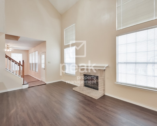 Building Photo - $2000! 3Bed/2.5Bath home in west Fort Worth!  Apply by 9/8 for Labor Day Savings! See description!