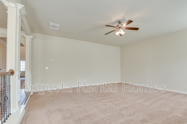 Building Photo - 5014 Vine Ln