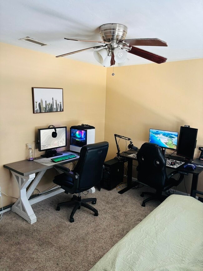 Building Photo - 301 S Lipona Rd