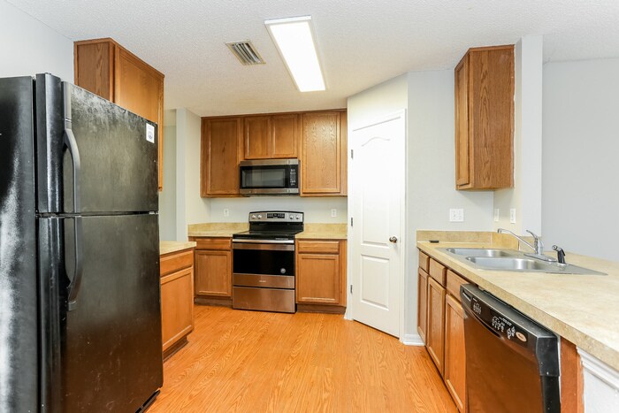 Building Photo - 4652 Playschool Dr
