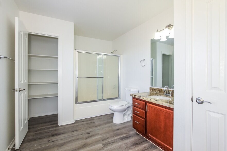 Building Photo - 11610 W Columbine Dr