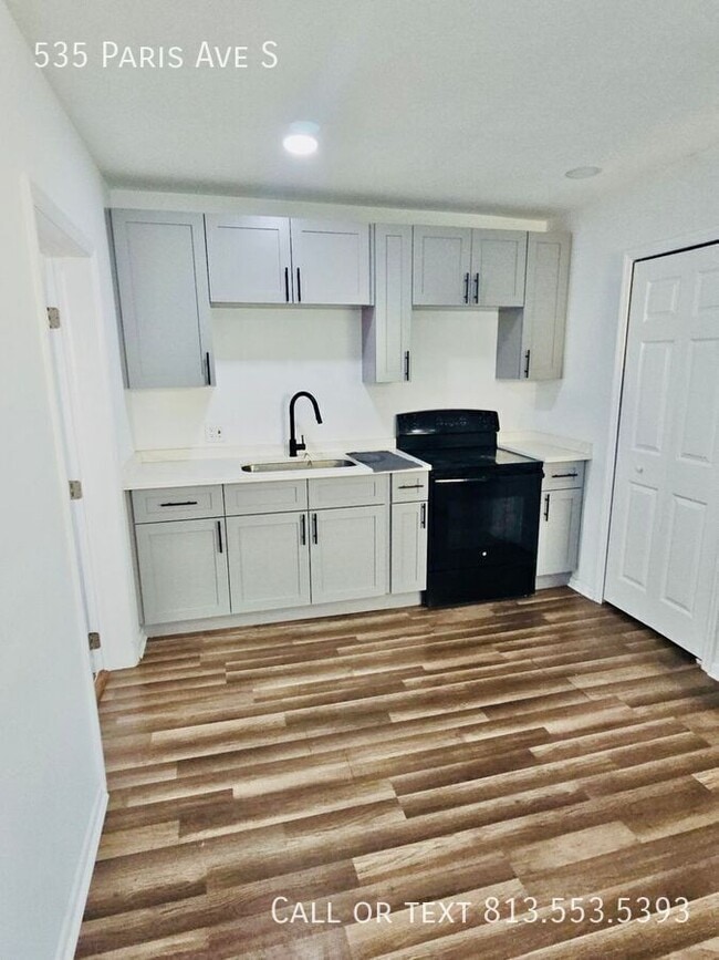 Building Photo - 535 Paris Ave S