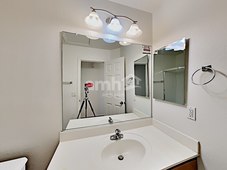 Building Photo - 9910 W Atlantis Way