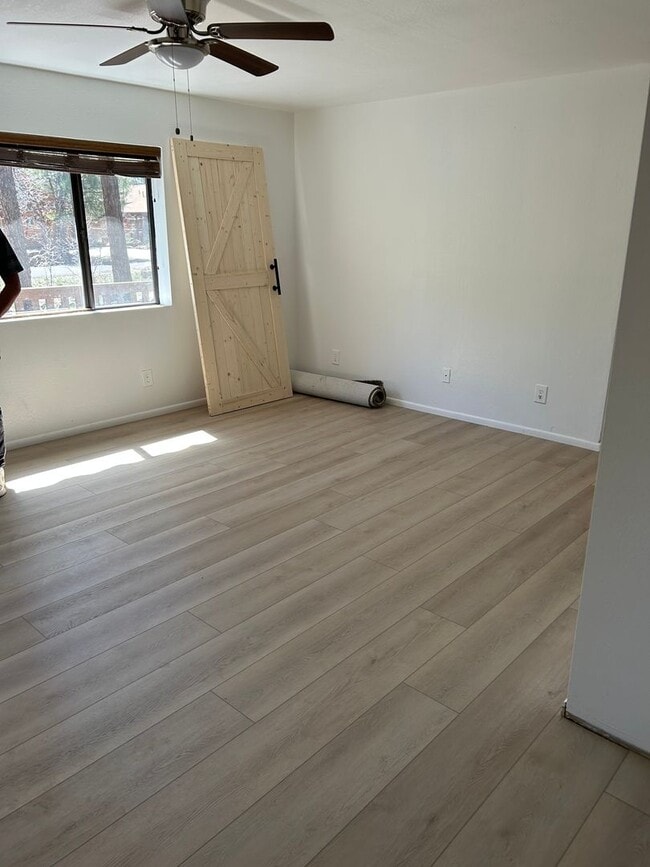 Building Photo - 3 bedroom Munds Park Home