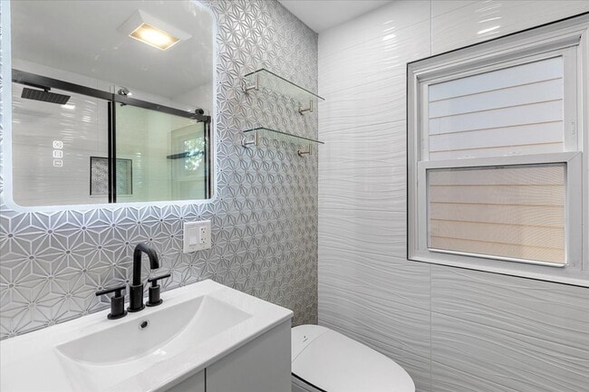 Building Photo - 1335 Marengo Ave