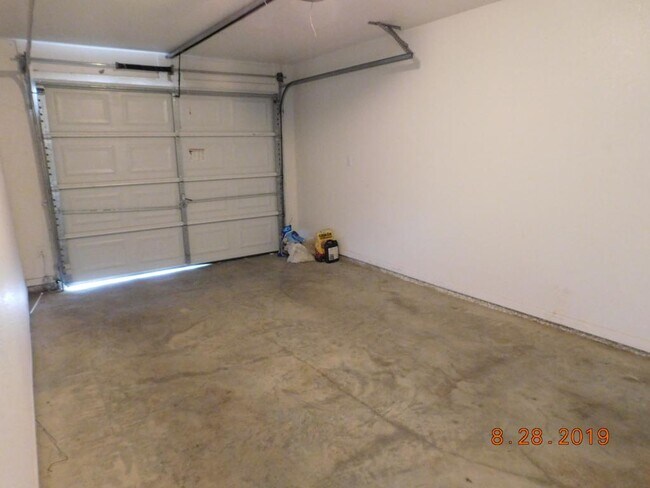 Building Photo - 1202 Cavalry Ln