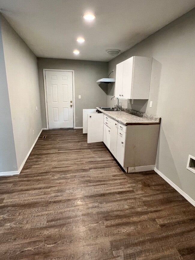 Building Photo - 3 Bed 2 Bath House