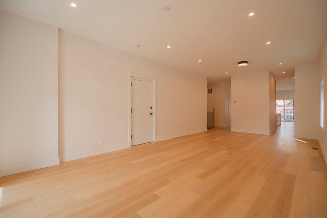 Building Photo - 2042 W Washington Blvd