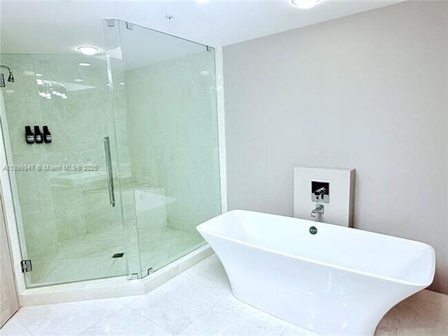 Building Photo - 17111 Biscayne Blvd