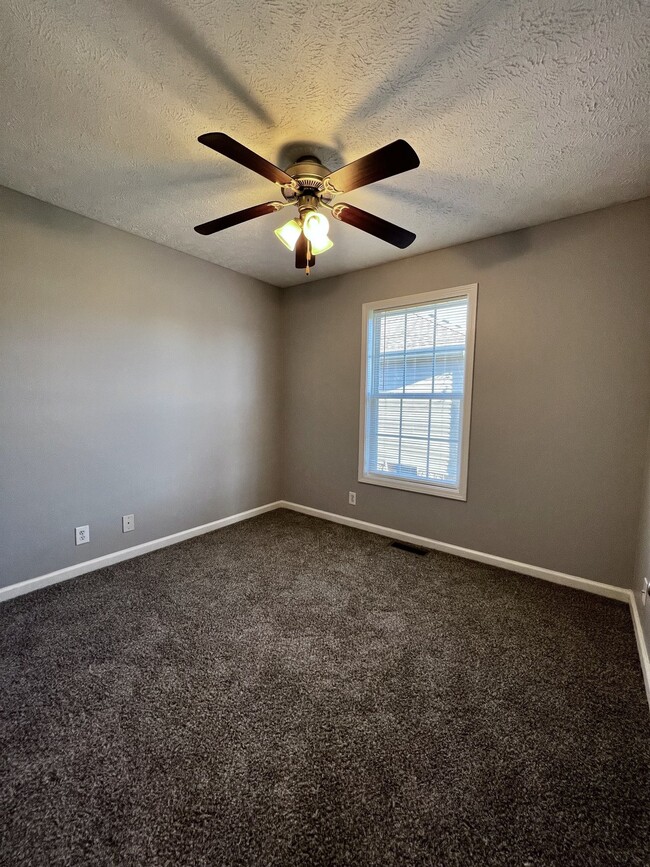 Building Photo - 3444 Fox Run Dr. Clarksville, Tn 37042