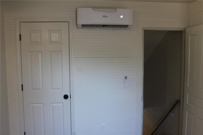 Building Photo - 11 Liberty St