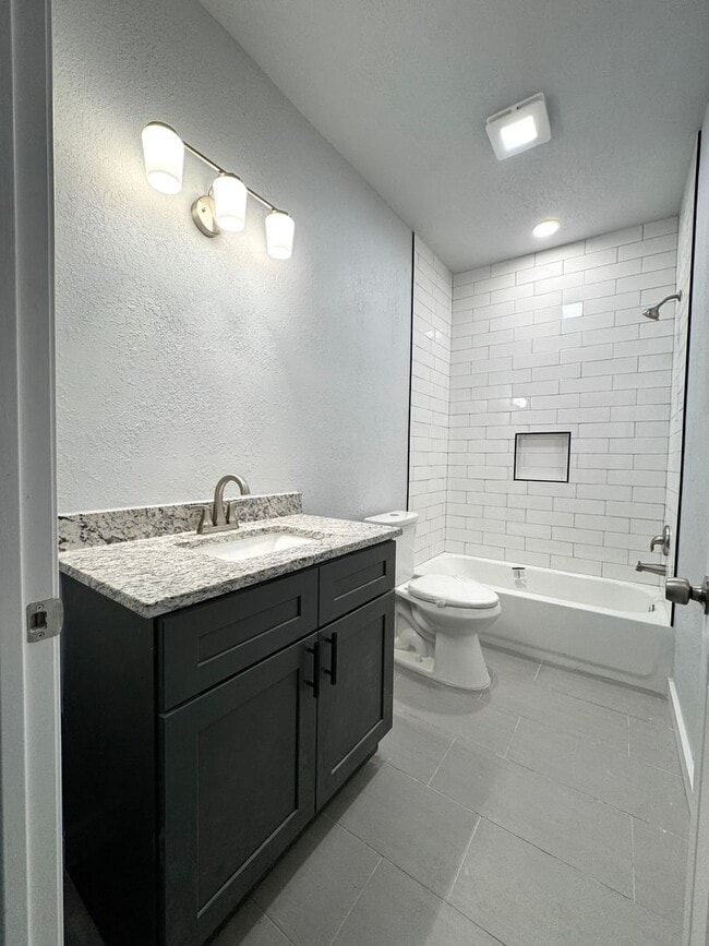Building Photo - 6308 N Boulder Ave