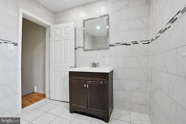 Building Photo - 411 Tree St