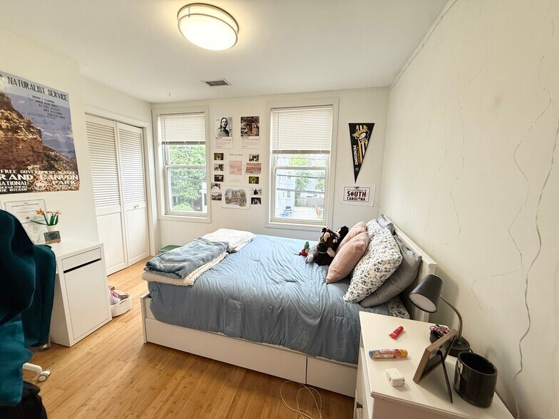 Building Photo - 110 Chester St