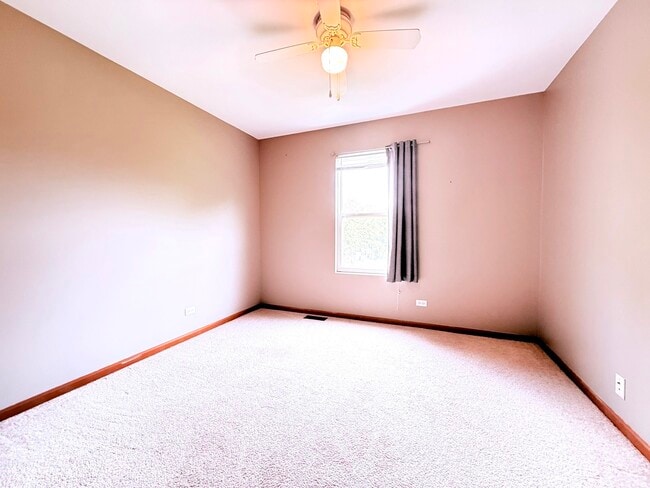 Building Photo - 3984 Blackstone Dr