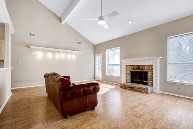 Building Photo - ***APPLICATION CURRENTLY UNDER REVIEW***Gated Lost Oaks Home with Private Pool & First-Floor Prim...