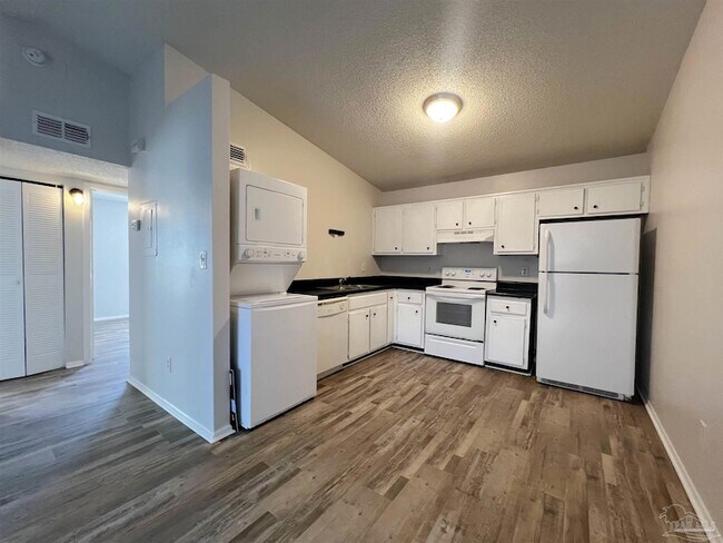 Building Photo - 6801 Tiki Ln