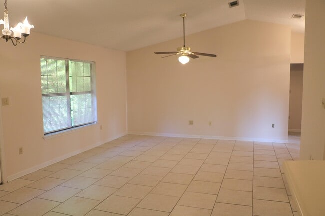Building Photo - 2031 Casa De Oro St