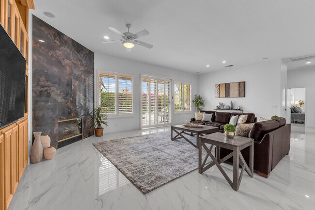 Building Photo - 44397 Mesquite Dr