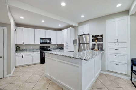 Building Photo - Holiday Hills