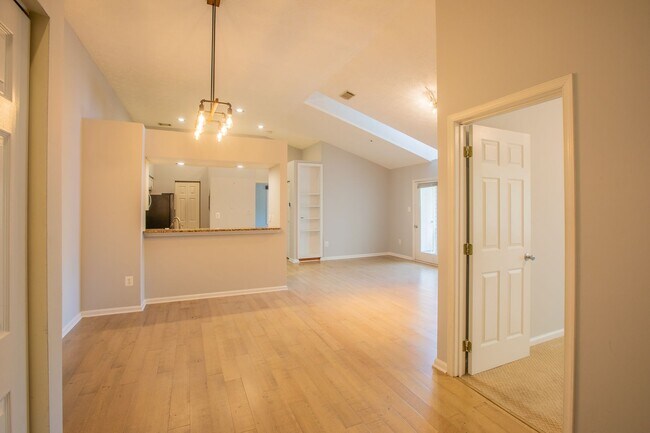 Building Photo - Lovely 2 BR/2 BA Condo in Germantown!