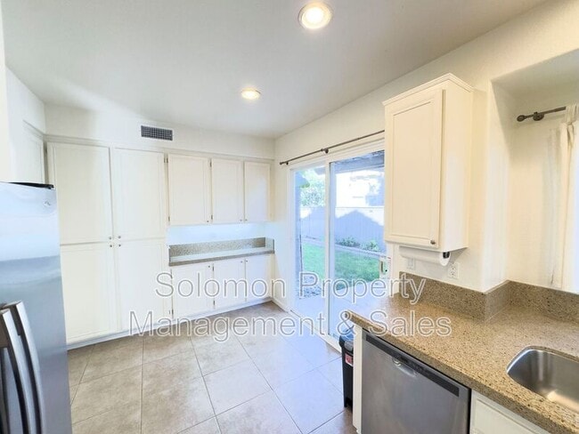 Building Photo - 6076 Paseo Carreta