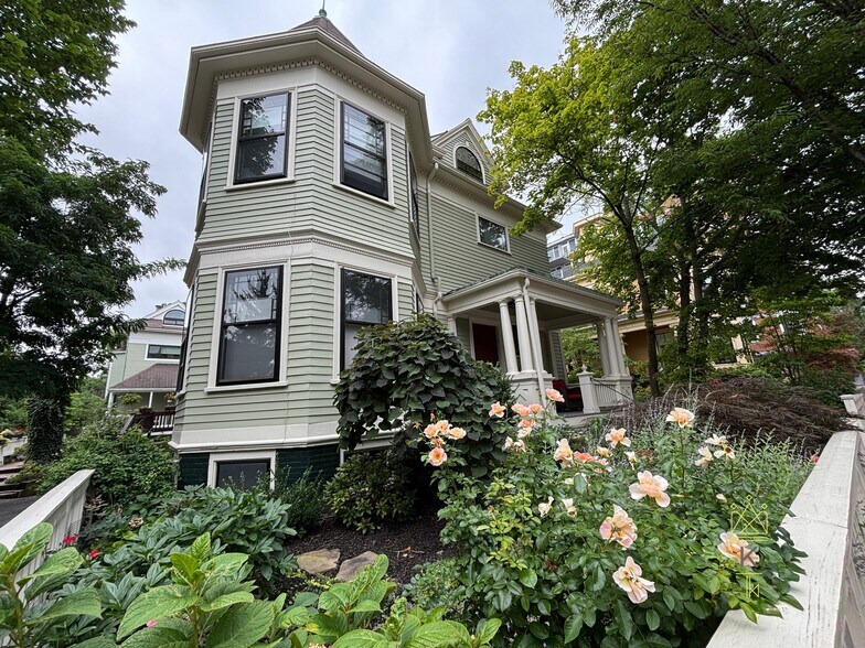 Building Photo - 328 Harvard St