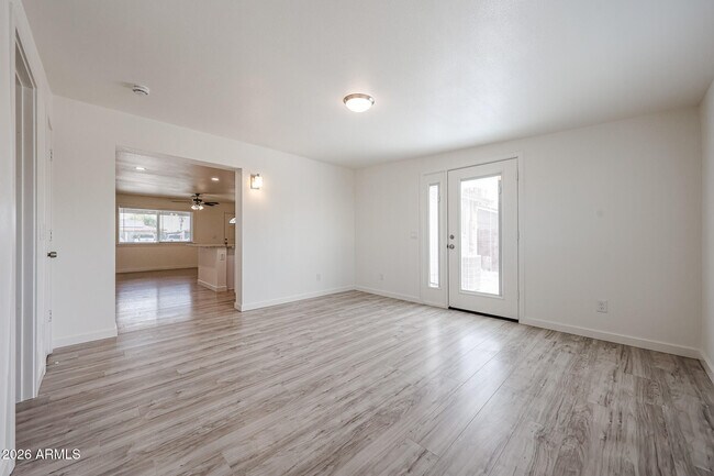 Building Photo - 7014 N 77th Ave