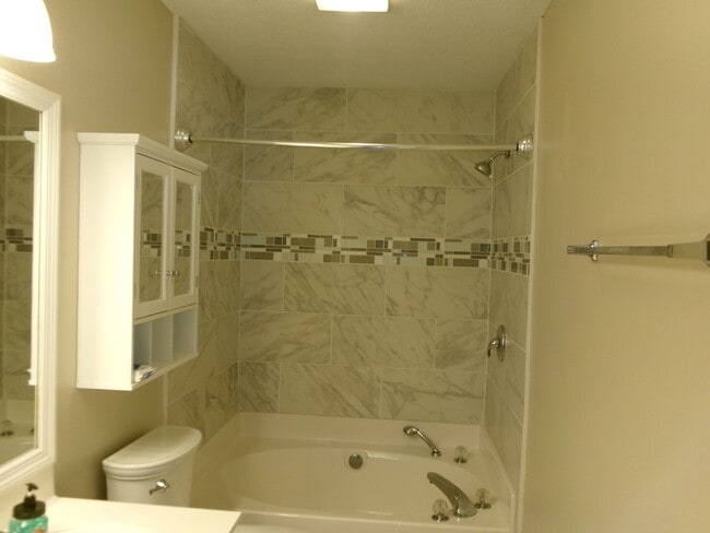 Building Photo - 2 bedroom,2 bath home in Meadowoods commun...