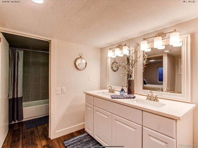 Building Photo - Beautiful Open & Remodeled 5 Bedroom Home ...