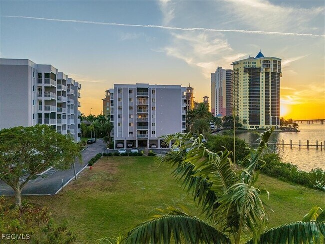 Building Photo - 2885 Palm Beach Blvd