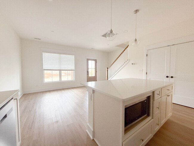 Building Photo - Modern 3-Bedroom Home with Pool and Pickleball Court at Highbury