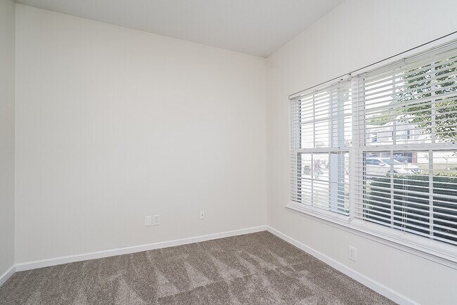 Building Photo - 5051 Preserve Blvd