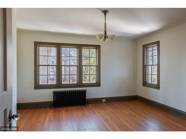 Building Photo - 27 Highview Pl