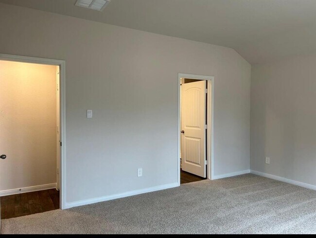 Building Photo - 1313 Camden Ln