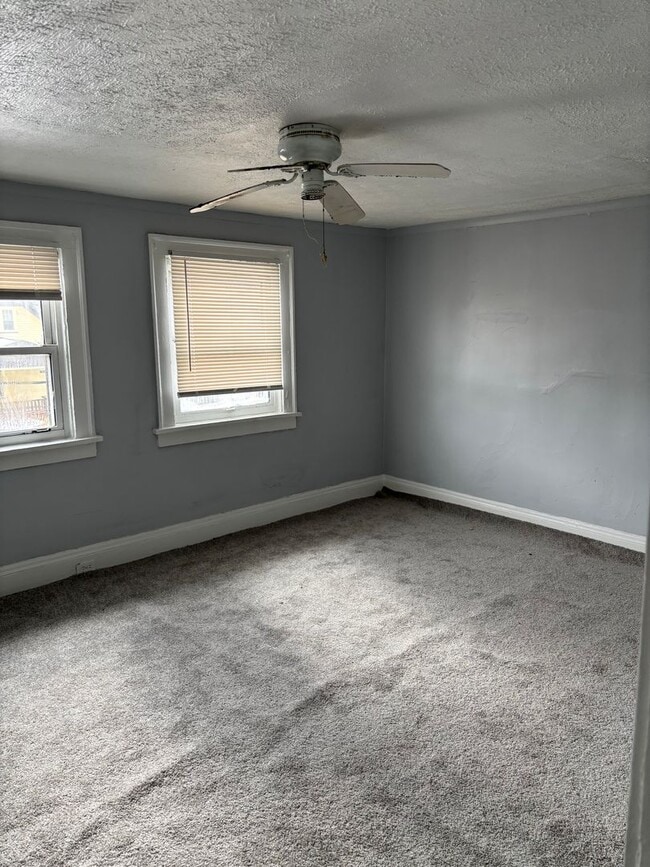 Building Photo - 2bd Single Cash Pay/Section 8