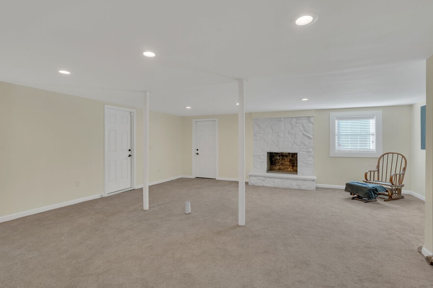 Building Photo - 3365 Hospital Ln