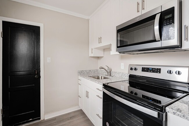 Building Photo - Charming Apartment Downtown Columbia - Hou...