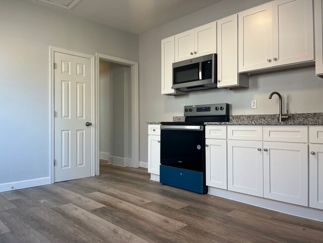 Building Photo - Newly remodeled 2br w off st parking laundry