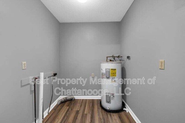 Building Photo - 5506 Sunnydell Ln