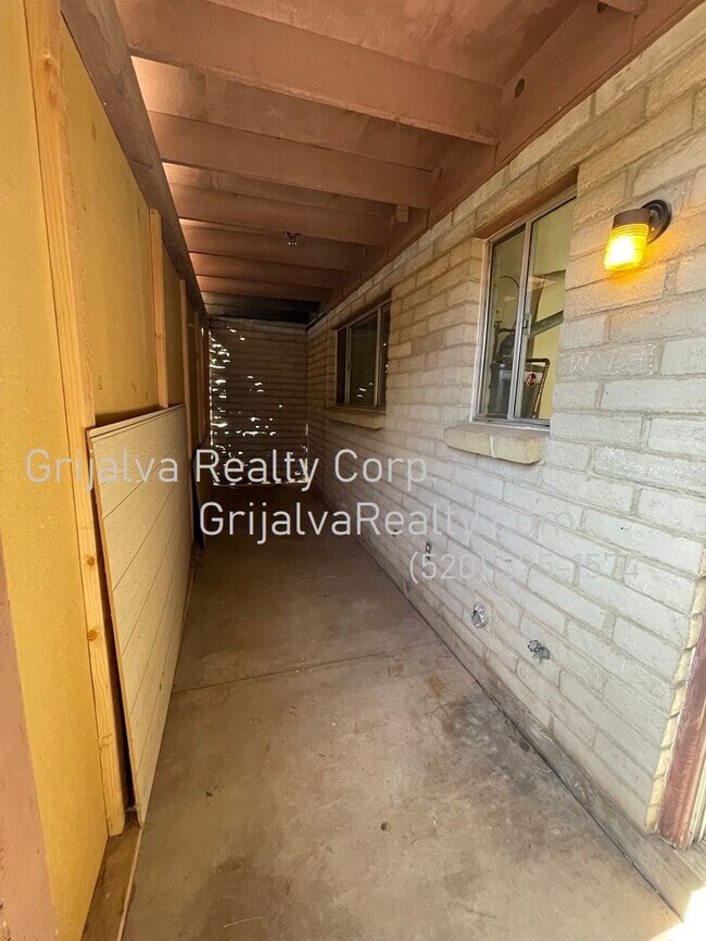 Building Photo - 2614 N Winstel Blvd