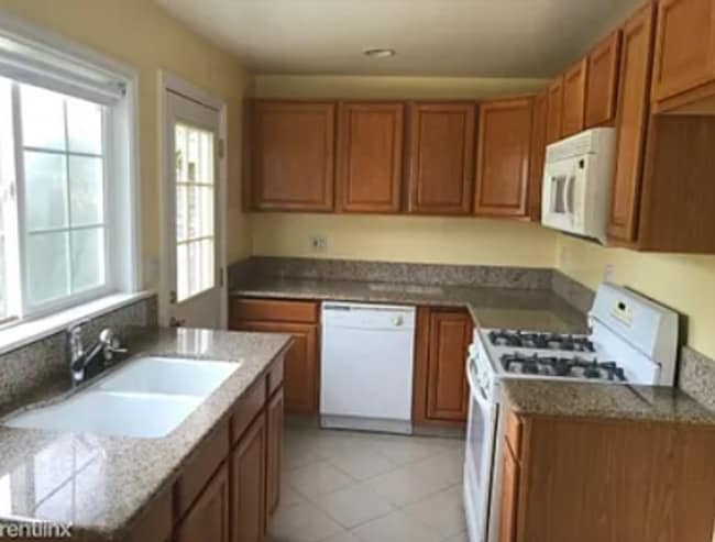 Building Photo - 3363 W 132nd St