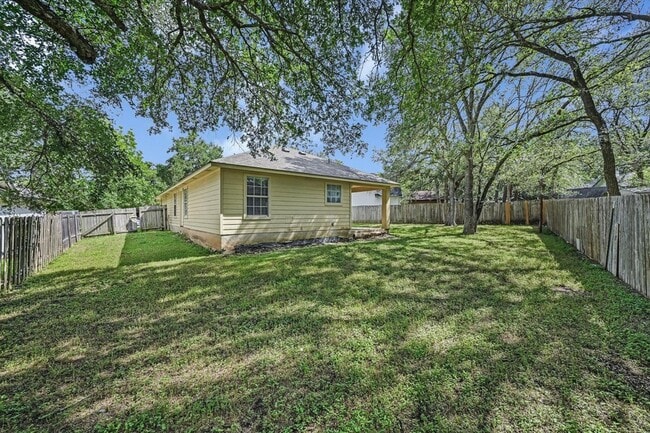 Building Photo - 108 N Mockingbird Cir