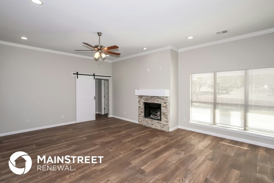 Building Photo - 17304 Hardwood Pl