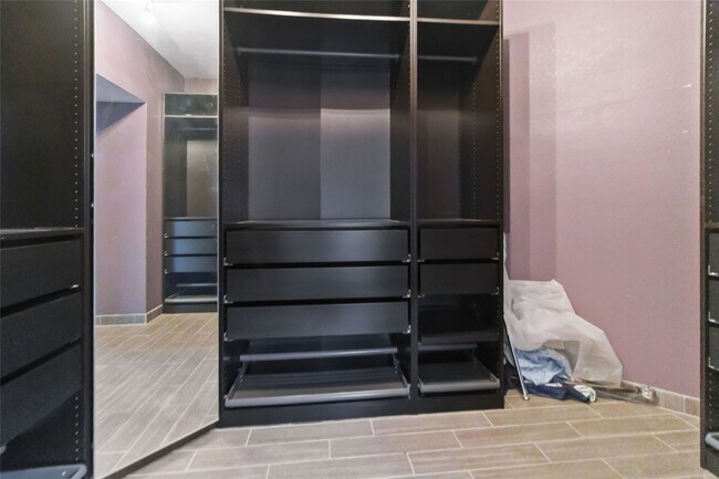 Building Photo - 2502 Chapel Hill Dr