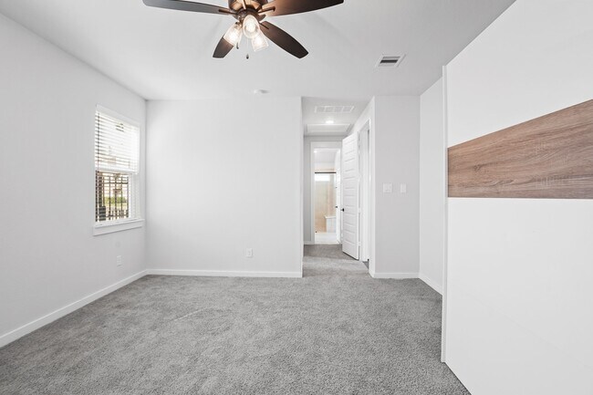 Building Photo - 2107 Pueblito Dr